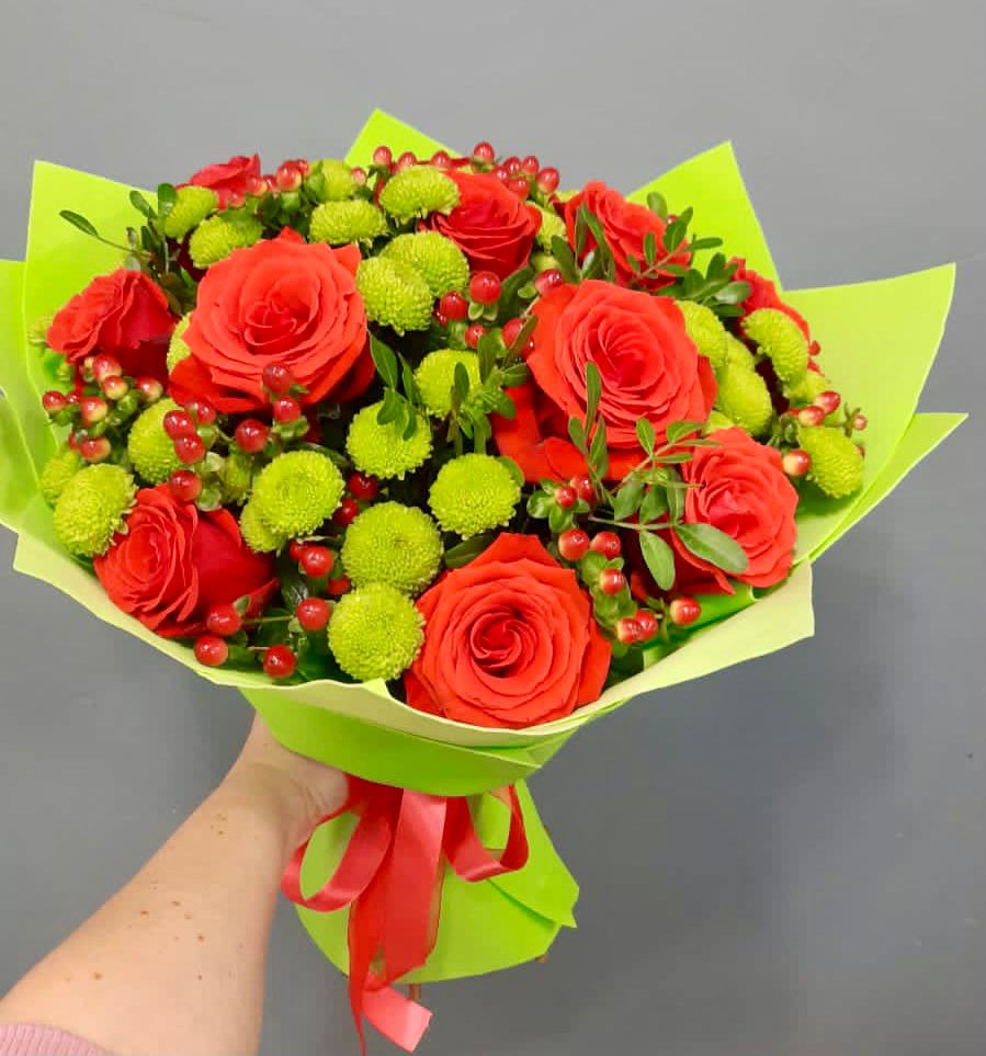 Букет цветов из: Хризантемы и Розы в Штурме