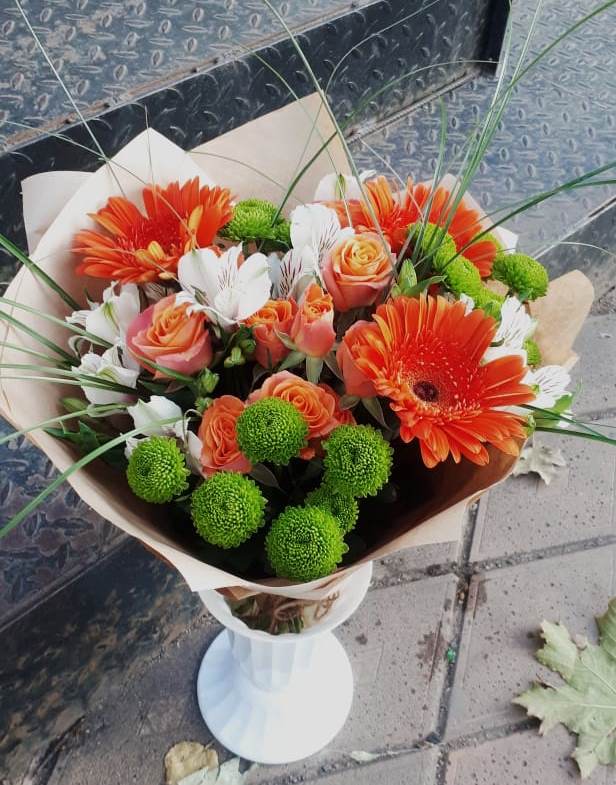 Букет цветов из: Герберы, Хризантемы, Альстромерии и Розы в Штурме