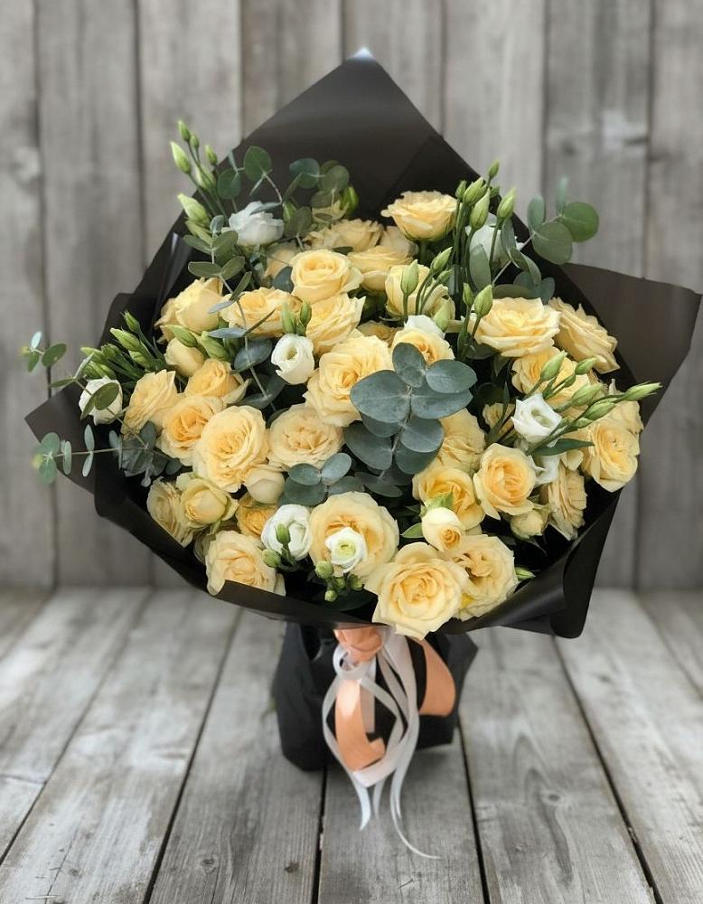 Букет цветов из: Розы и Лизиантусы в Штурме