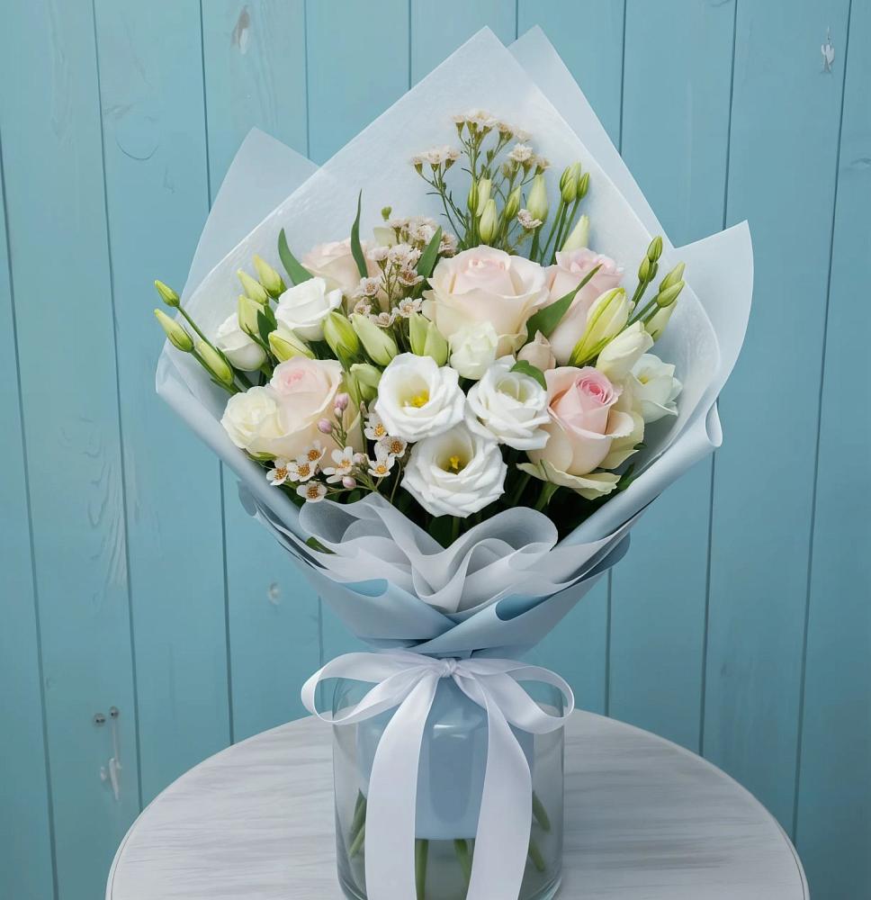 Букет цветов из: Розы и Лизиантусы в Штурме