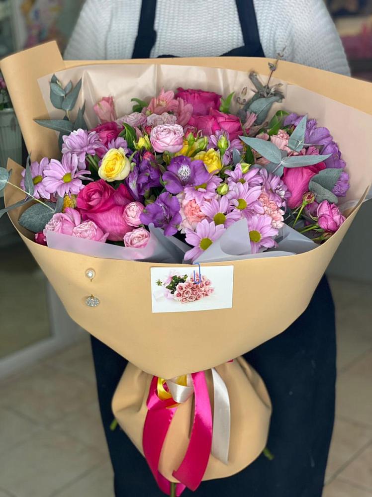 Букет цветов из: Хризантемы, Гвоздики и Альстромерии в Штурме