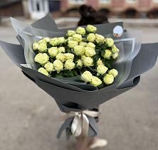 Букет Белые кустовые розы Солинеро в Штурме
