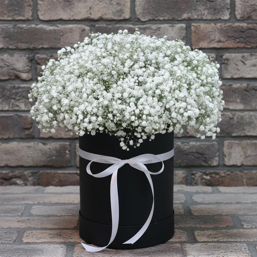 Цветочная композиция из Гипсофила в шляпной коробке в Штурме