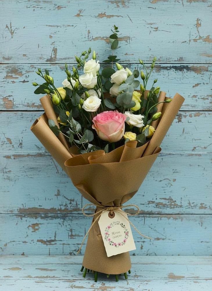 Букет цветов из: Розы и Лизиантусы в Штурме