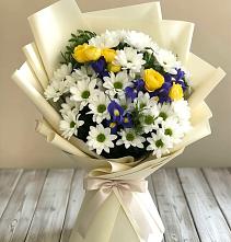 Букет цветов из:  Ирисы, Хризантемы и Розы #REPLACE_PRED# Штурме