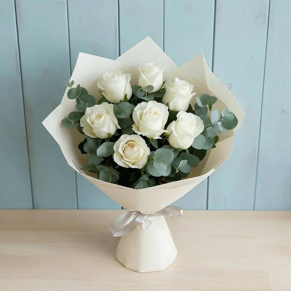 Букет Белые розы в Эвкалипте в Штурме