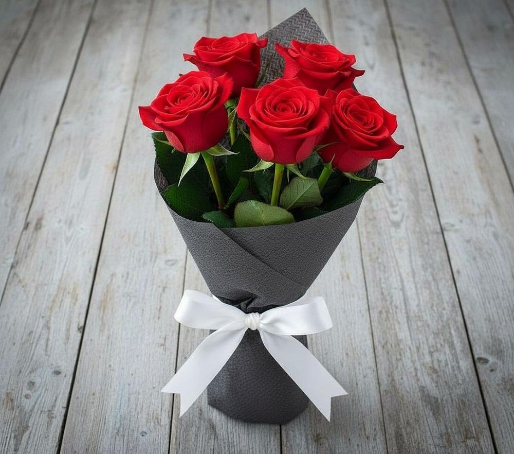 Букет 5 Красных роз Эдлесс Лав в Штурме