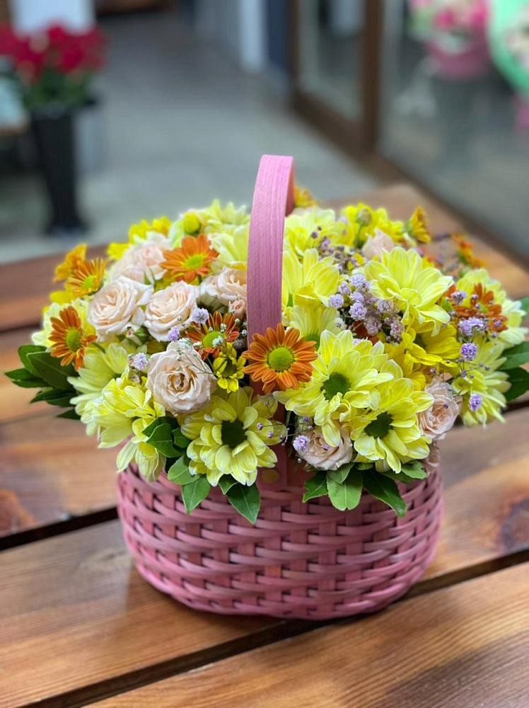 Цветочная композиция из Хризантемы и Розы в корзине в Штурме